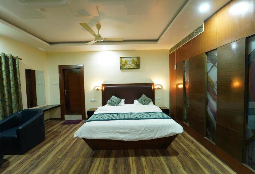 סוויטה משפחתית, Dvr Mansion