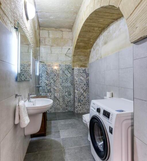 خانه 4 خوابه, Gozo Pool Farmhouse Hosted By Sweetstay