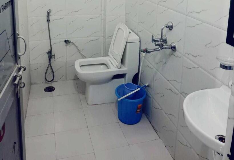 اتاق کلاسیک سه تخته, Oyo Flagship Darbar Guest House