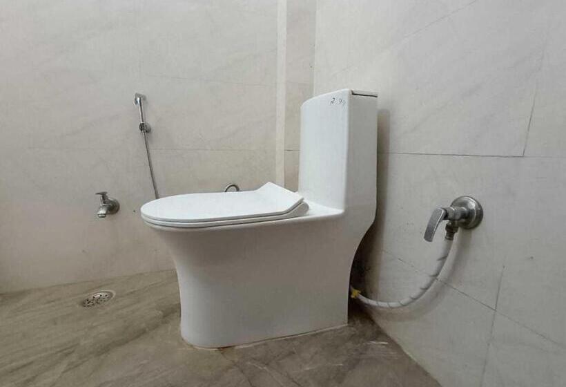 トリプルクラシックルーム, Oyo Flagship Darbar Guest House