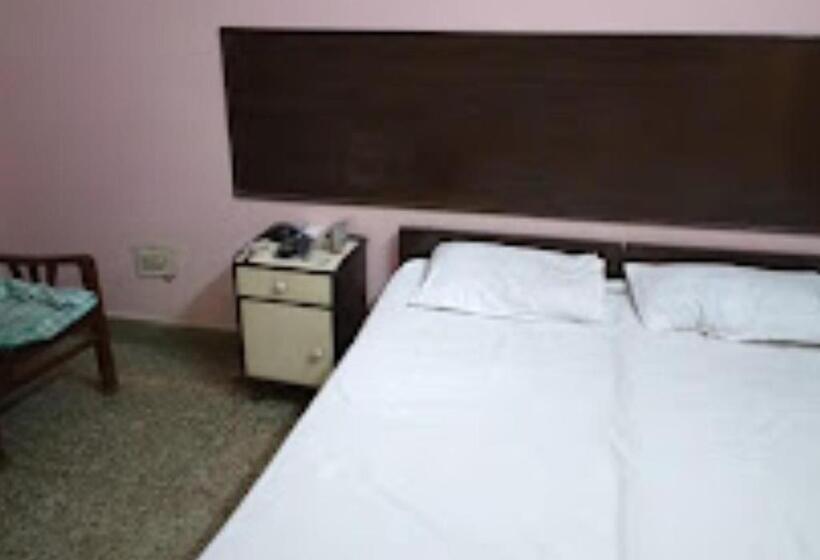 デラックスルーム, Kadambari Hotel And Restaurant Patehra