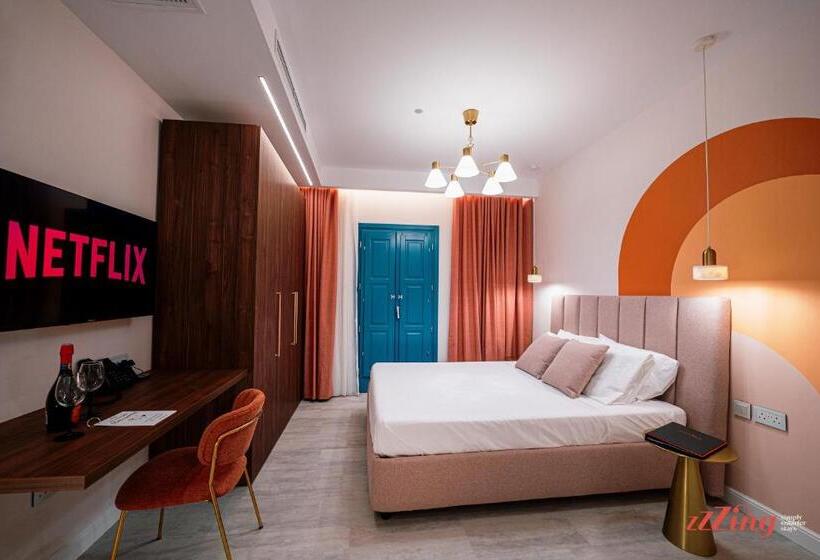 سوییت خانوادگی, Avalon Boutique