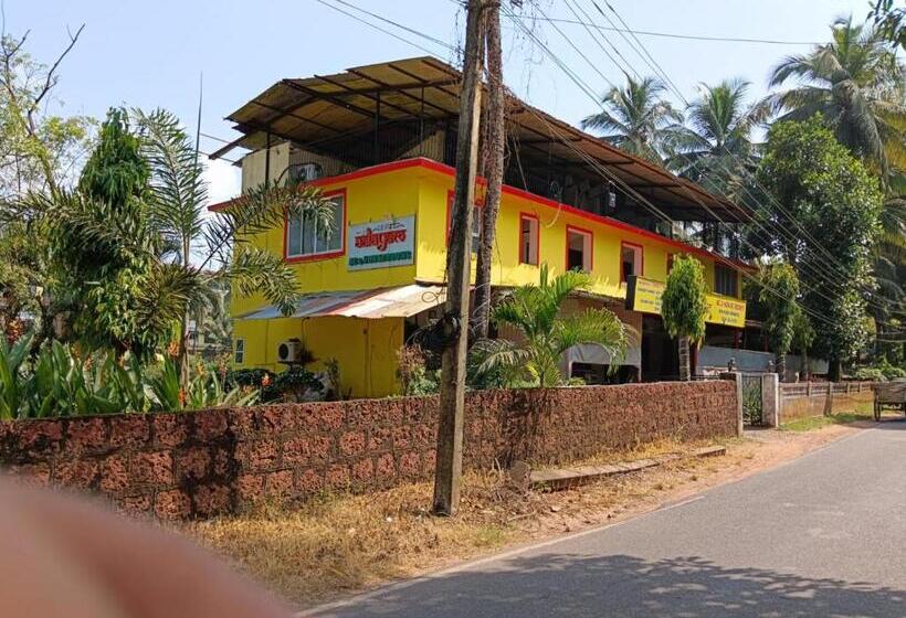 Camera Tripla Economy, Sabs Alayam Colva Beach