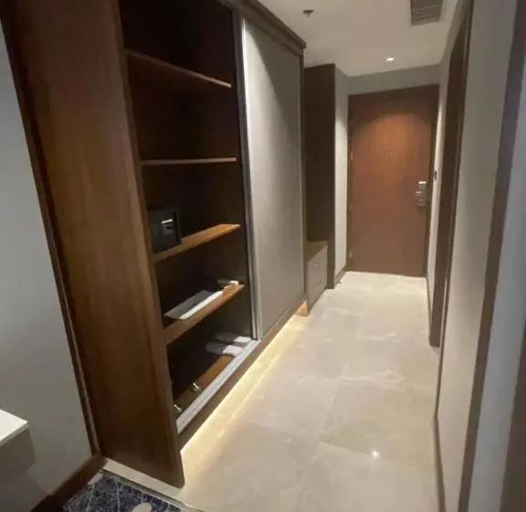 اتاق لوکس با تخت بزرگ, Five Seasons