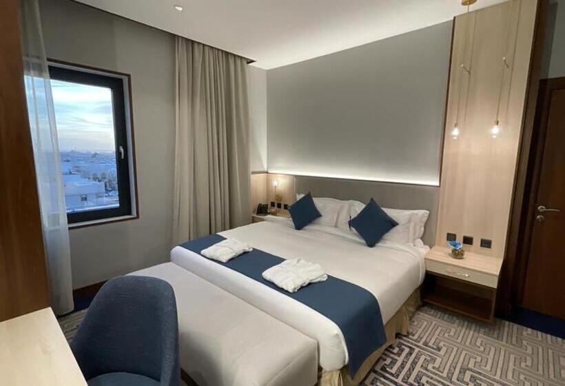 Havuz Manzaralı Junior Süit, Five Seasons