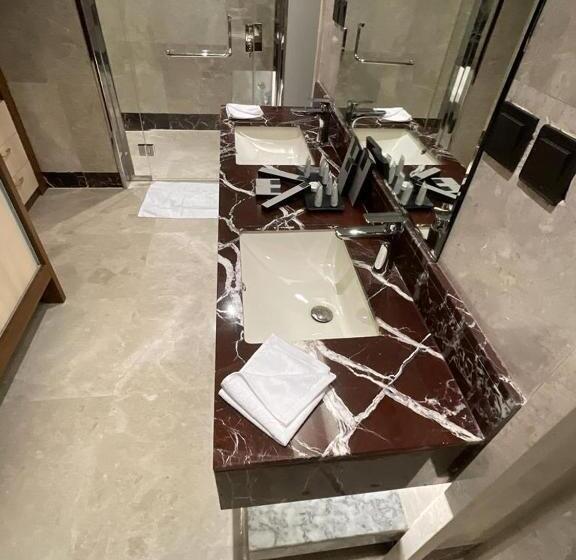 Deluxe Suite King Bed, Five Seasons