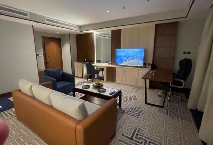 Deluxe Suite King Bed, Five Seasons