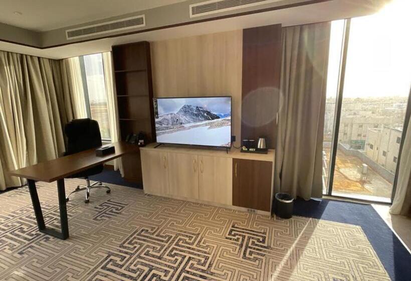 Lüks Süit, Five Seasons