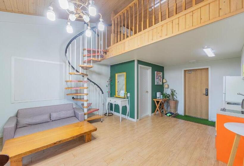 Camera Familiare, 순천만 갈대숲 호스텔