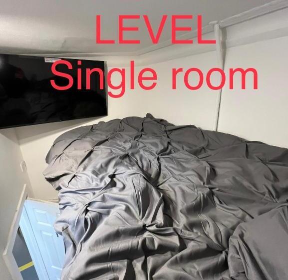 标准单人间, Camden Bnb