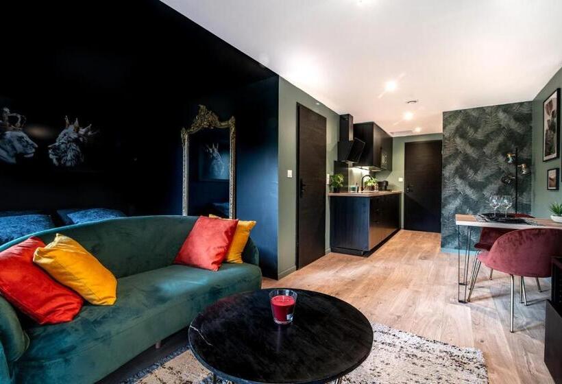 Номер Deluxe, L Insoupçonnée