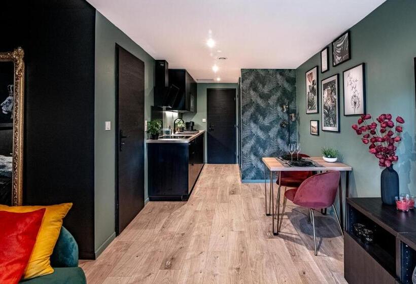 Номер Deluxe, L Insoupçonnée