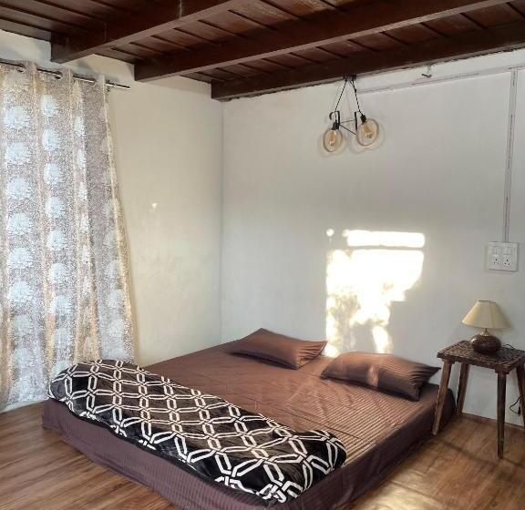 اتاق استاندارد با تخت بزرگ, Mandap Cottage & Cafe