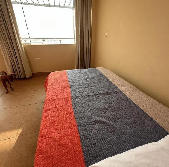 اتاق استاندارد با سرویس بهداشتی مشترک, Yolo House Beach