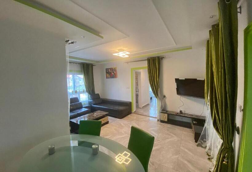 استودیوی سوپریور, Elvira S Home