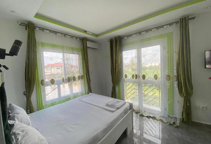 استودیوی سوپریور, Elvira S Home