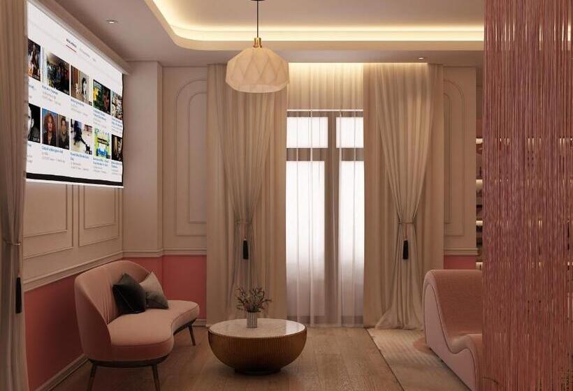 اتاق سوپریور با تخت بزرگ, Love
