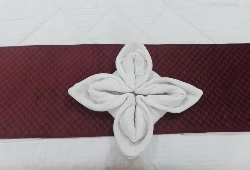 스탠다드 룸, The Royal Farm