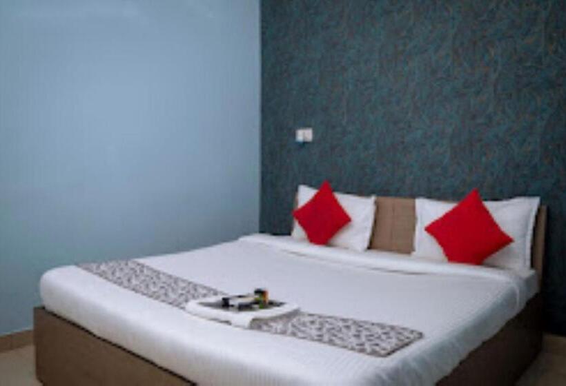 디럭스 룸, Town & Country Inn,guwahati