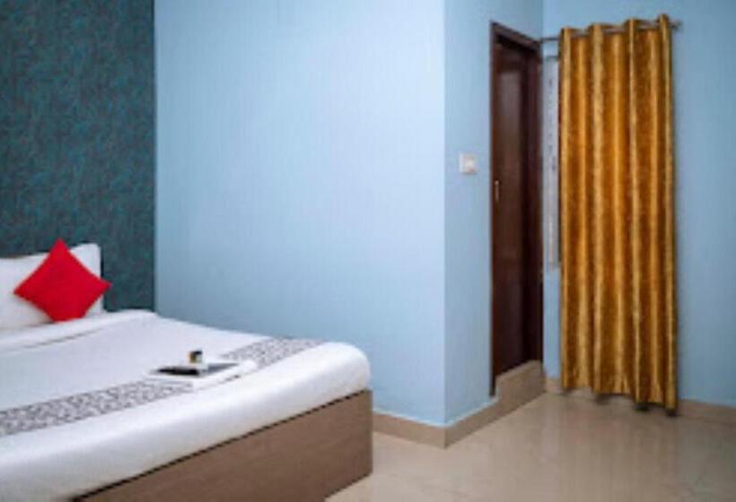 싱글 디럭스 룸, Town & Country Inn,guwahati