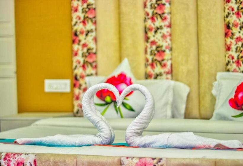 חדר סופריור לשלושה, Jack S Place