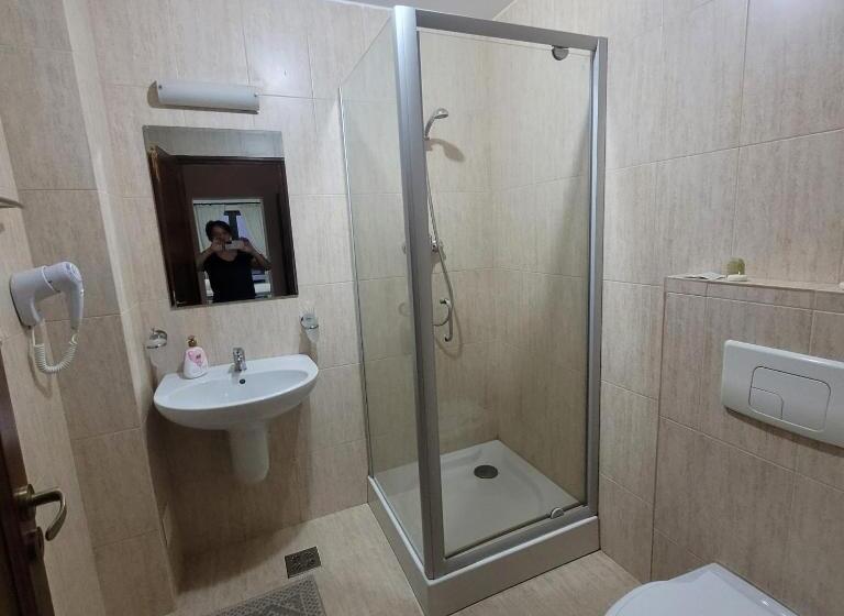 غرفة قياسية, La Rocca