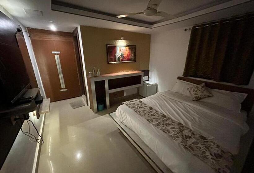 غرفة قياسية, The Peach Tree Rooms