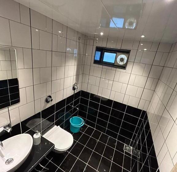 غرفة قياسية, The Peach Tree Rooms