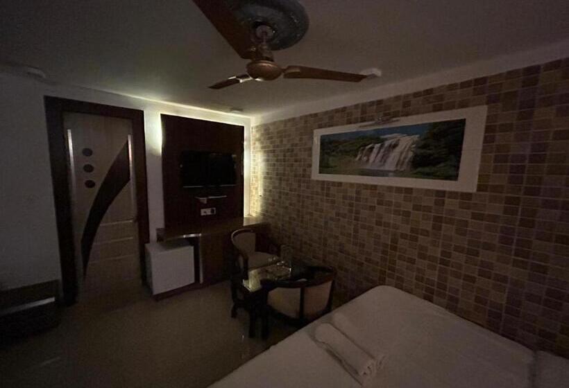 غرفة قياسية, The Peach Tree Rooms