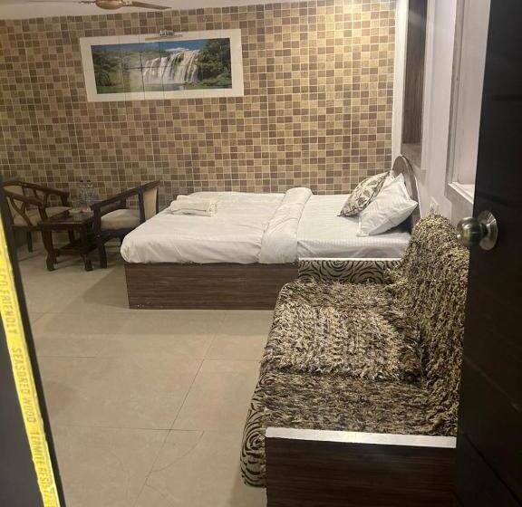 غرفة قياسية, The Peach Tree Rooms