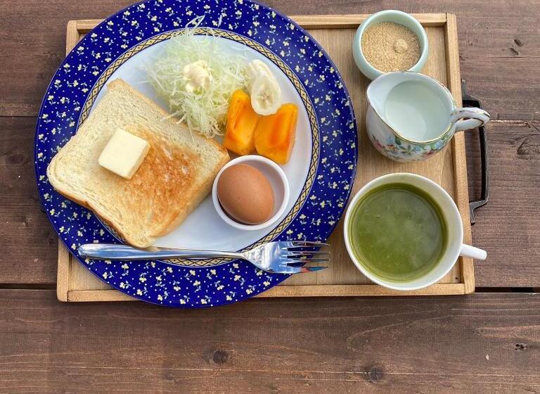 تختخواب در اتاق مشترک, This Is Okinawa