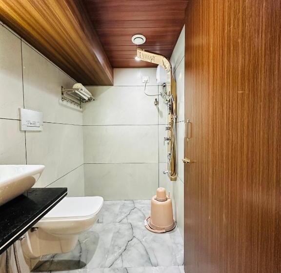 Deluxe Szoba, Classio Inn   Near Kokilaben Hospital, Andheri West Mumbai