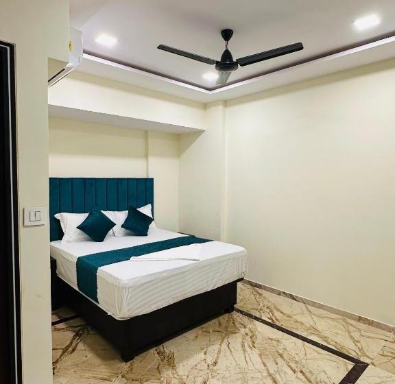 Deluxe Szoba, Classio Inn   Near Kokilaben Hospital, Andheri West Mumbai