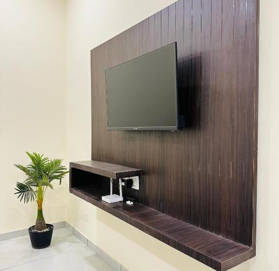 Deluxe Szoba, Classio Inn   Near Kokilaben Hospital, Andheri West Mumbai