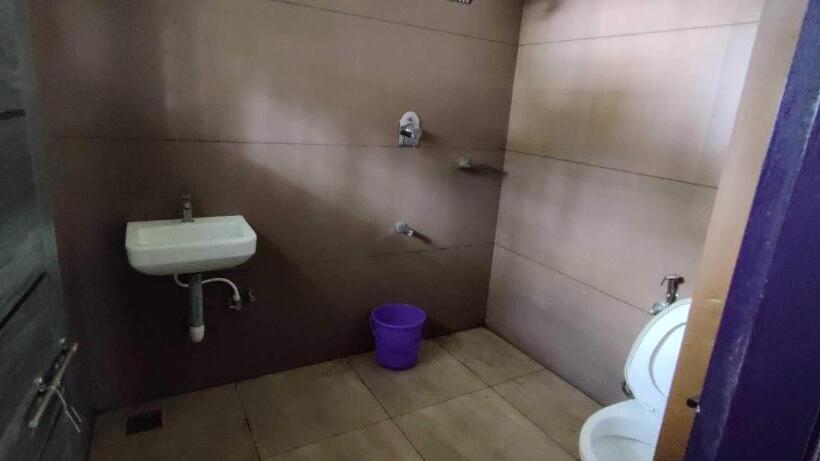 三人经典房间, Collection O Ayesha Homes