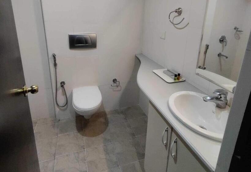 三人经典房间, Collection O Ayesha Homes