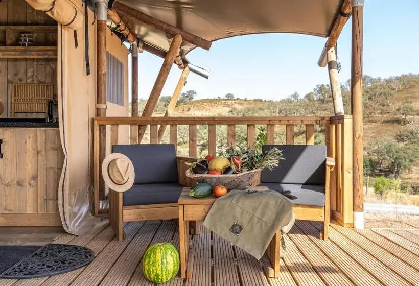 Standard Tent, Monte Flora Farmhouse