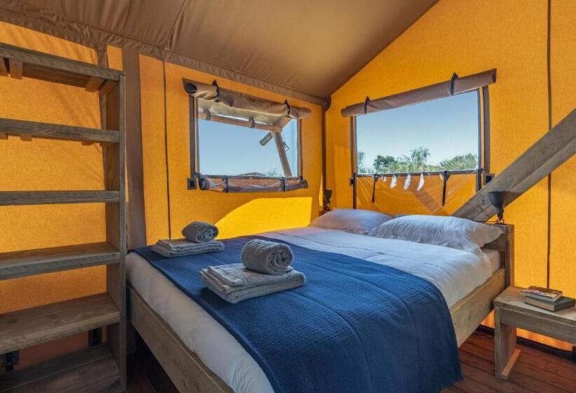 Standard Tent, Monte Flora Farmhouse