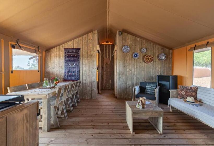 Standard Tent, Monte Flora Farmhouse