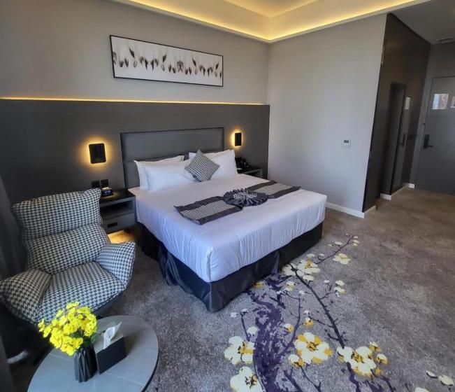 キングサイズベッドのデラックスルーム, Msharef Almoden