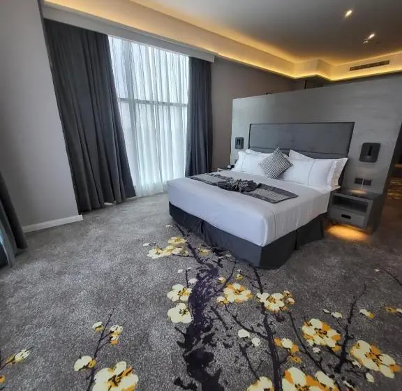 Deluxe Suite King Bed, Msharef Almoden