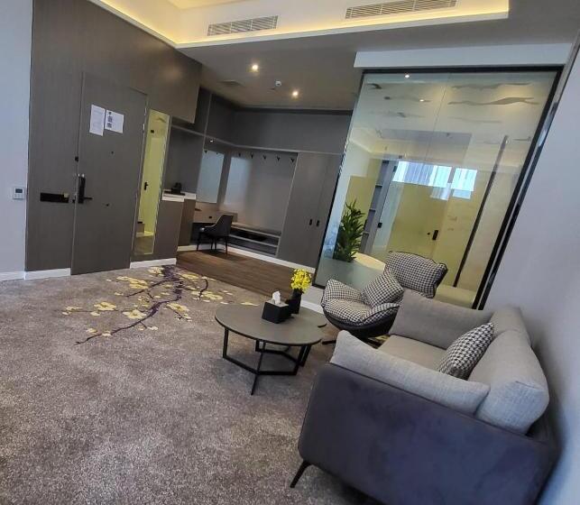 キングサイズベッドのデラックススイート, Msharef Almoden