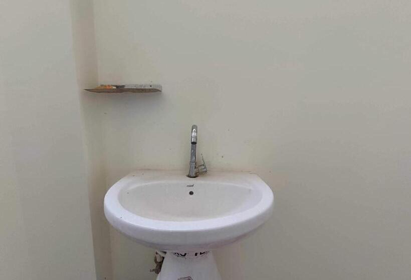 חדר קלאסי לשלושה, Oyo Flagship S. R Grand