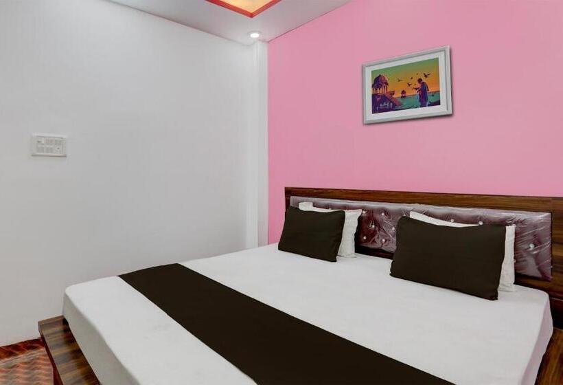 חדר קלאסי לשלושה, Oyo Flagship S. R Grand