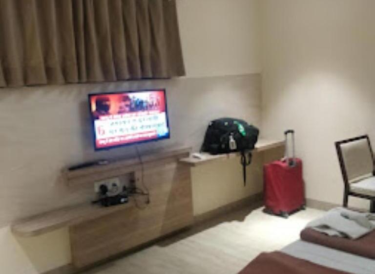 חדר דחוקס עם מיטת קינג, Sagar Executive Beed