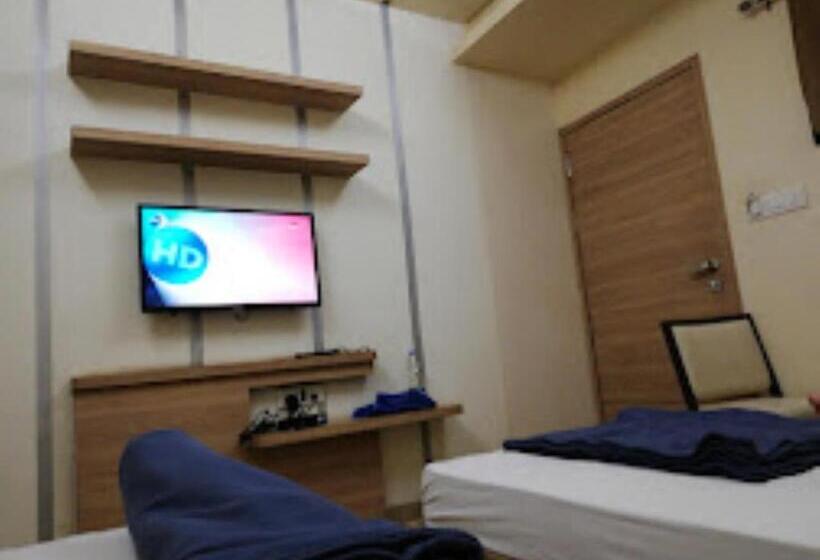 חדר דחוקס עם מיטת קינג, Sagar Executive Beed