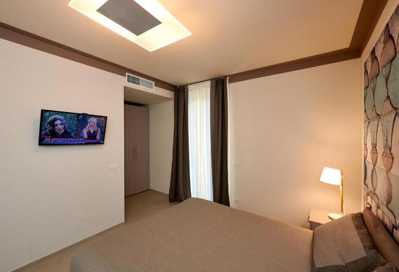 اتاق لوکس, La Villa