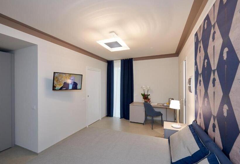 اتاق لوکس, La Villa