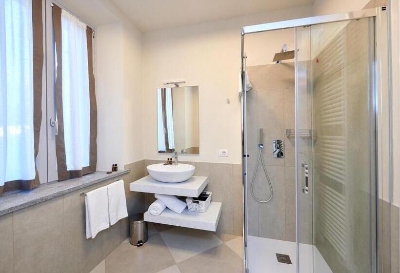 اتاق لوکس, La Villa