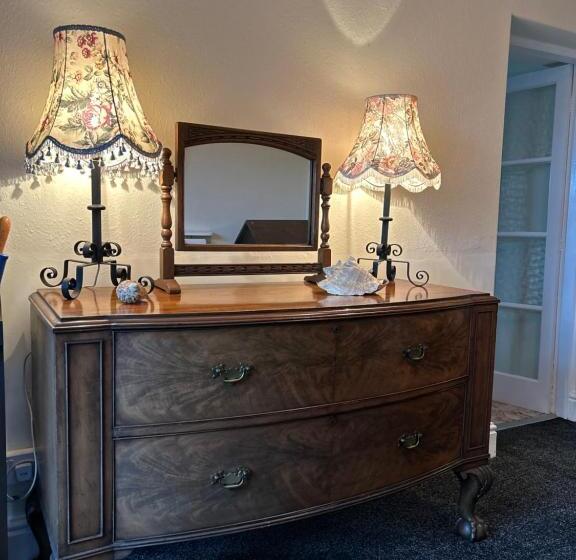 ファミリールーム, Lucy Cross Guest House